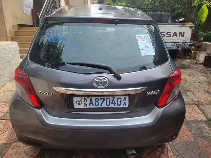 Toyota Yaris Compact 2012 Automatic – photo 3