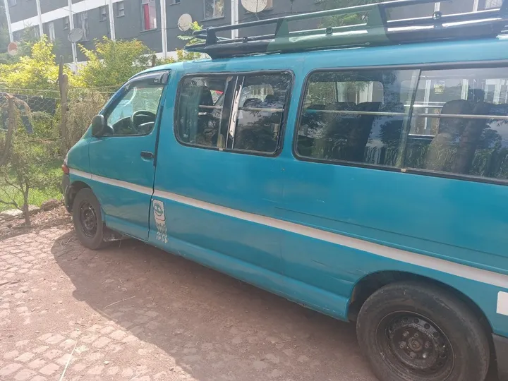 2001 2L Minivan Urgent Sale – photo 3