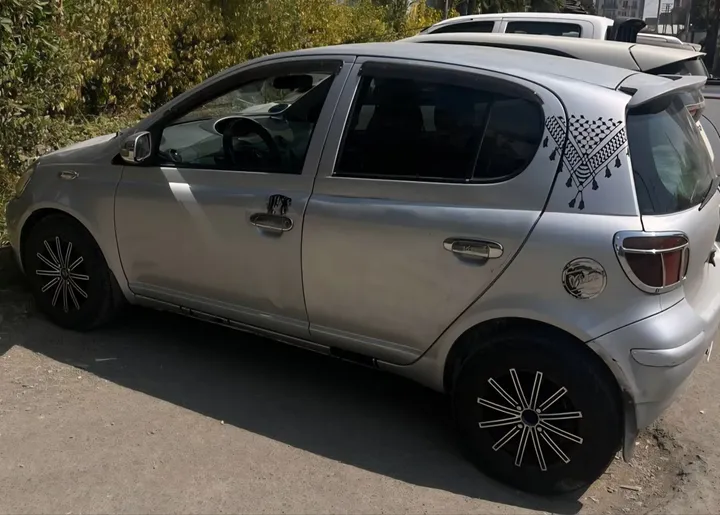 Toyota Vitz 2002 Automatic – photo 4