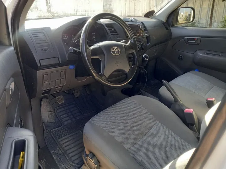 Toyota Hilux 2WD Petrol Pickup – photo 7
