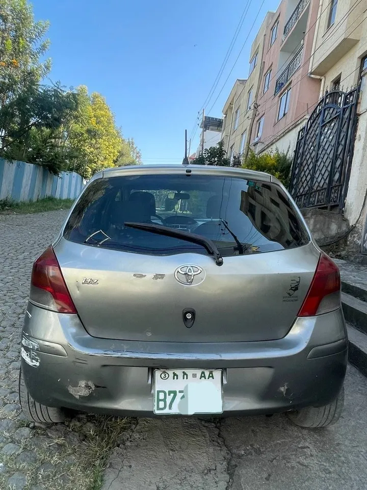 Toyota Yaris Compact 2009 Automatic – photo 4