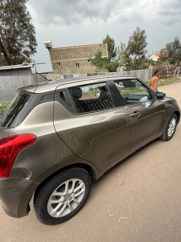 Suzuki Swift 2020 1.2L Automatic – photo 4