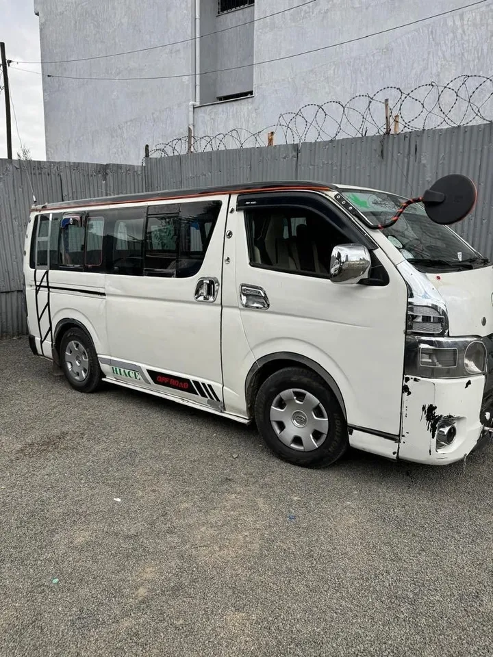 2010 Toyota Hiace Van – photo 5