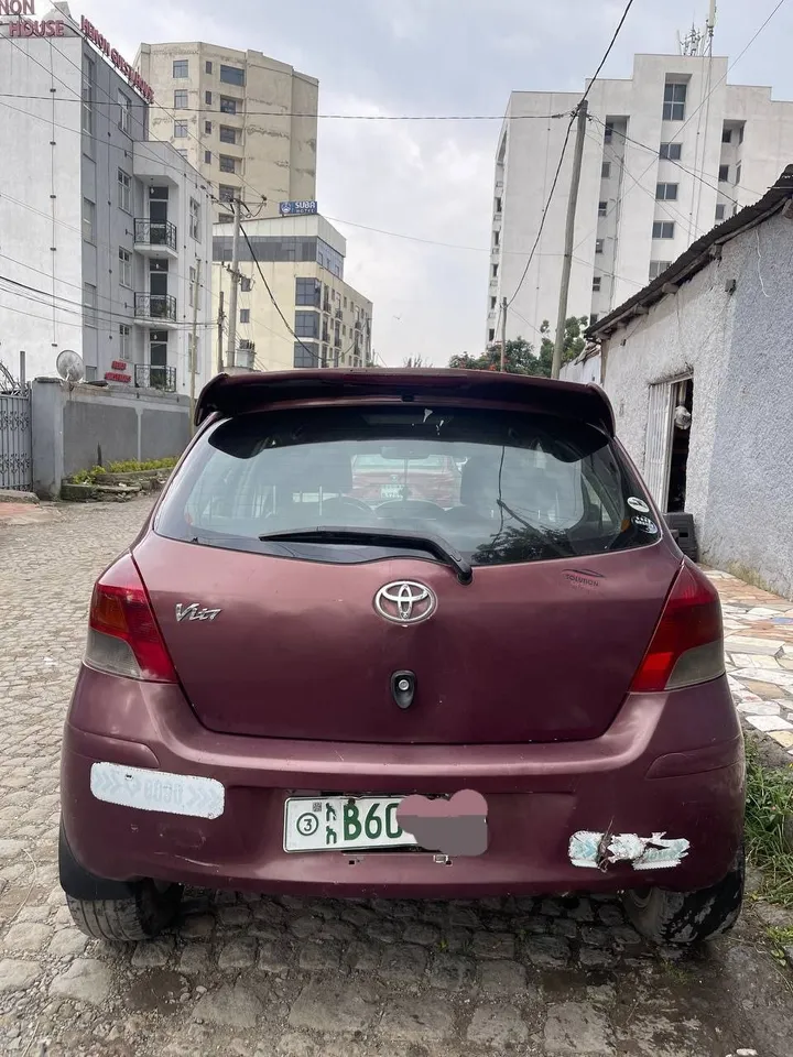 Toyota Yaris Compact 2010 – photo 6