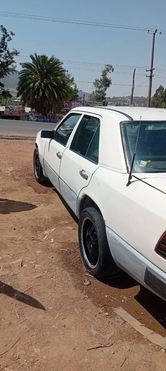 Mercedes Benz 230 1987 Manual – photo 4