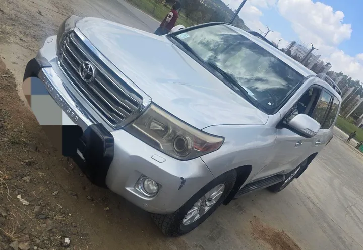 Toyota Landcruiser 2014 V8 Diesel – photo 4