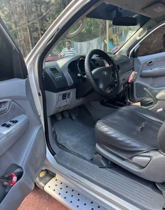 Toyota Hilux 2010 Manual – photo 3