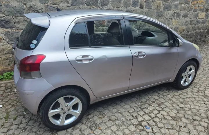 Toyota Yaris Compact 2010 Automatic – photo 5