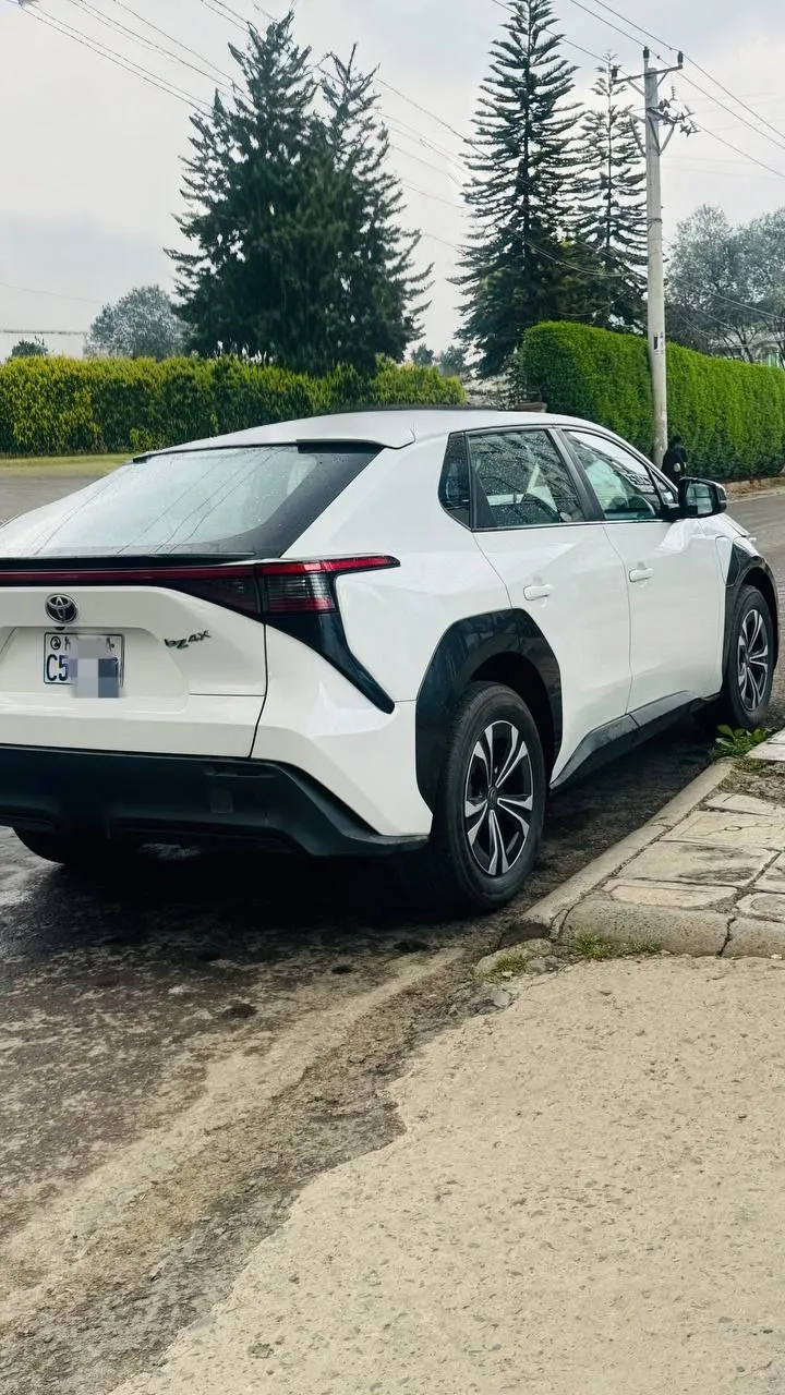 Toyota BZ4X EV 2022 – photo 3