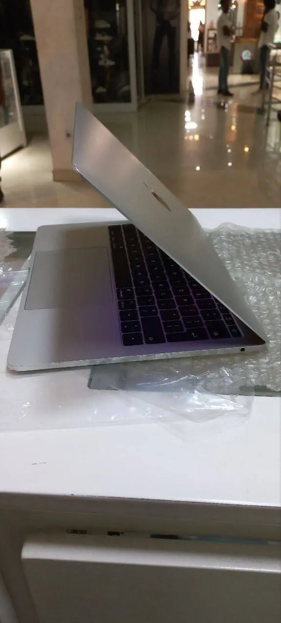 2017 MacBook Pro Core i5 256GB – photo 4