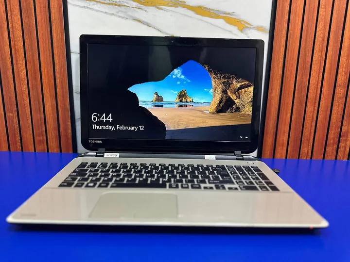 Toshiba Satellite C55-B1060 i3 Laptop – photo 3