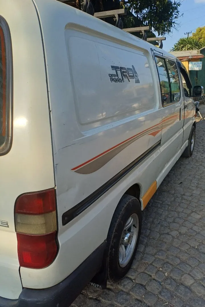 Toyota Hiace Dolphin Half Van – photo 6
