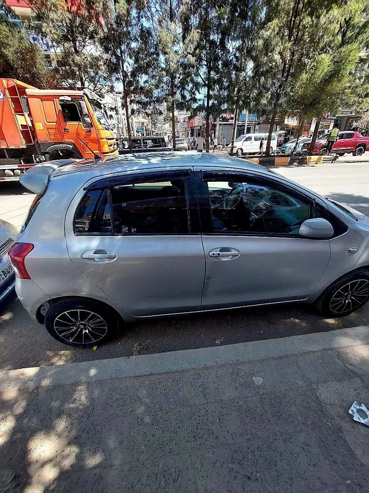 Toyota Yaris Compact 2007 Automatic – photo 4