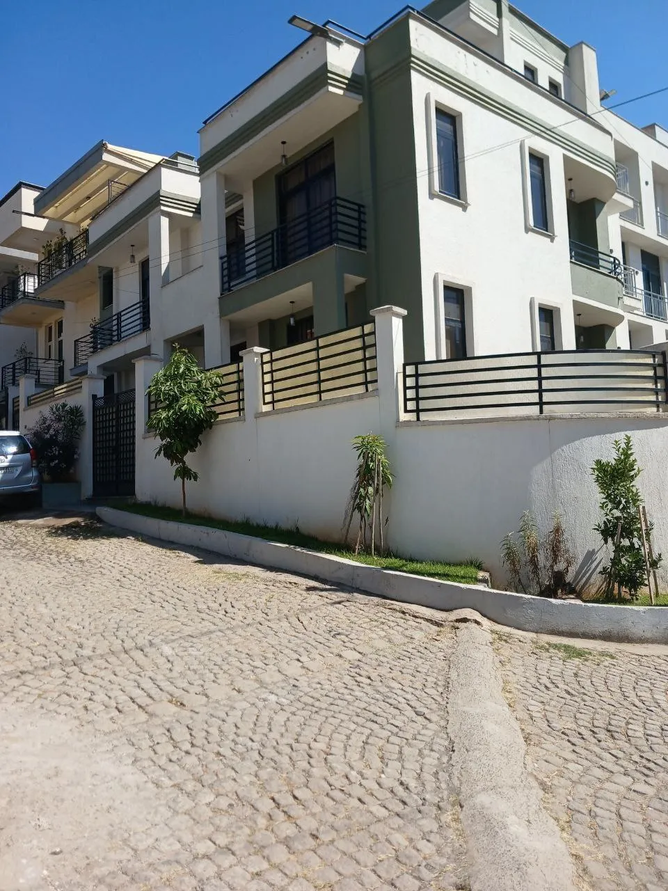 G+3 Beautiful House in Summit – photo 4