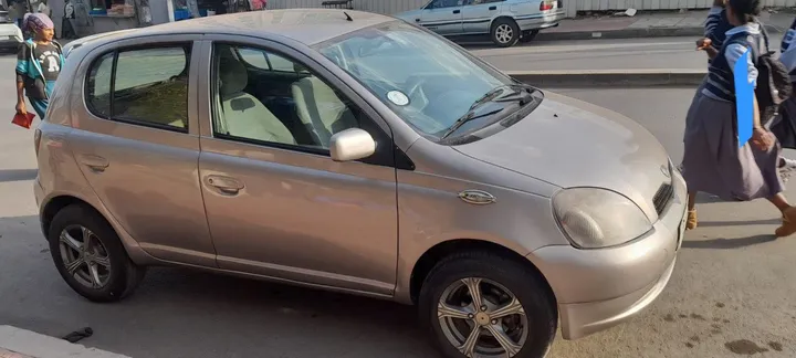 Toyota Vitz 2001 Automatic 1.0L – photo 3