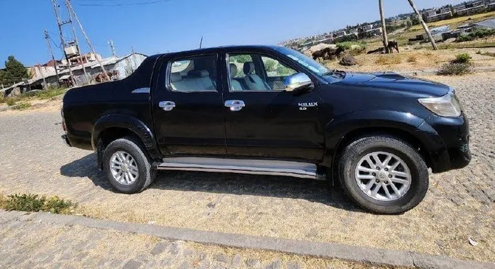 Toyota Hilux 2013 Pickup Automatic – photo 4