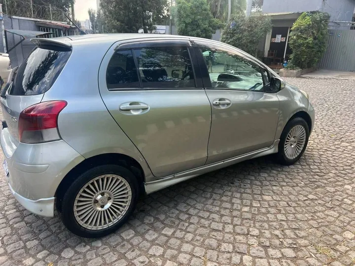 Toyota Yaris Compact 2010 Automatic – photo 6