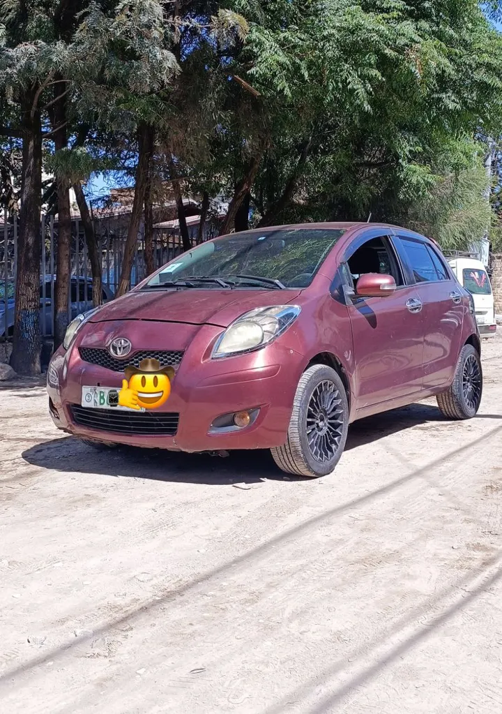 Toyota Yaris Compact 2010 Automatic – photo 6