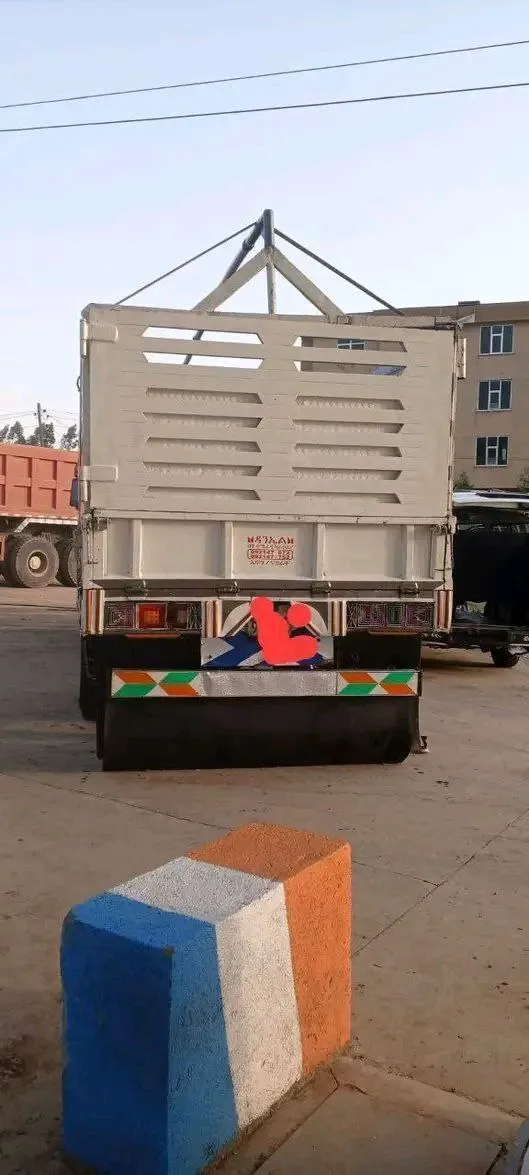 Isuzu Cargo Truck 2013 Model – photo 3