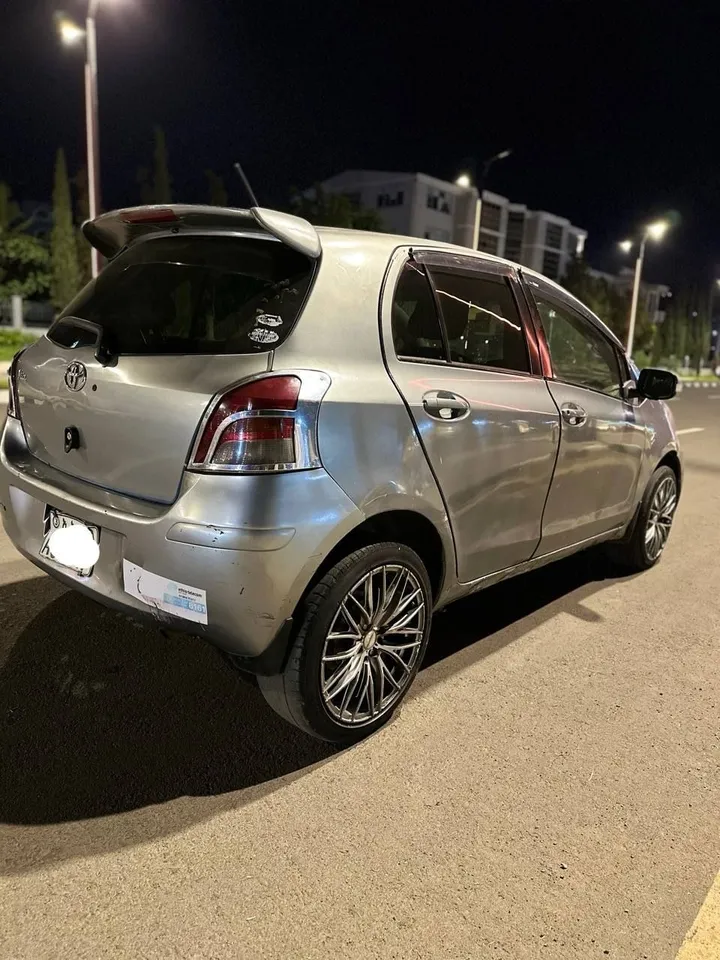 2009 Toyota Vitz Compact – photo 3