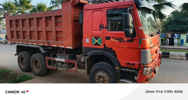 2018 Dump Truck – photo 4