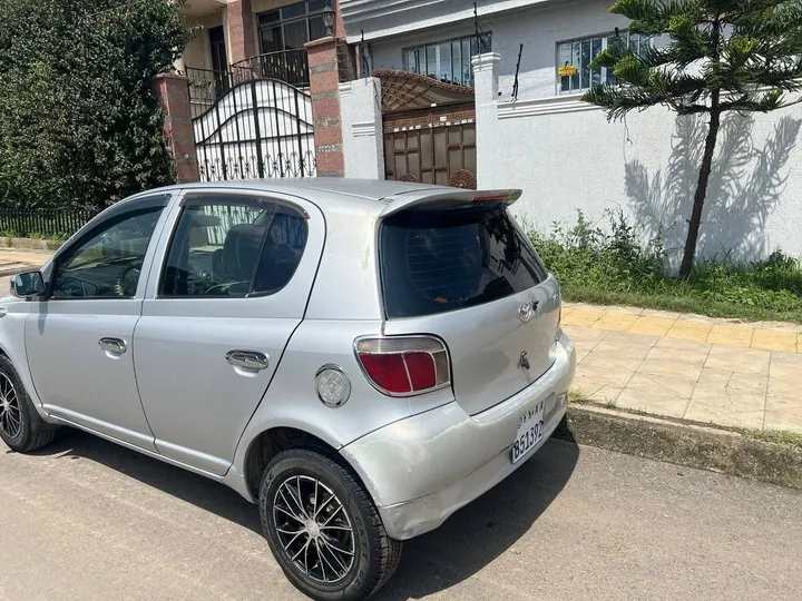 Toyota Vitz 2001 Automatic – photo 3