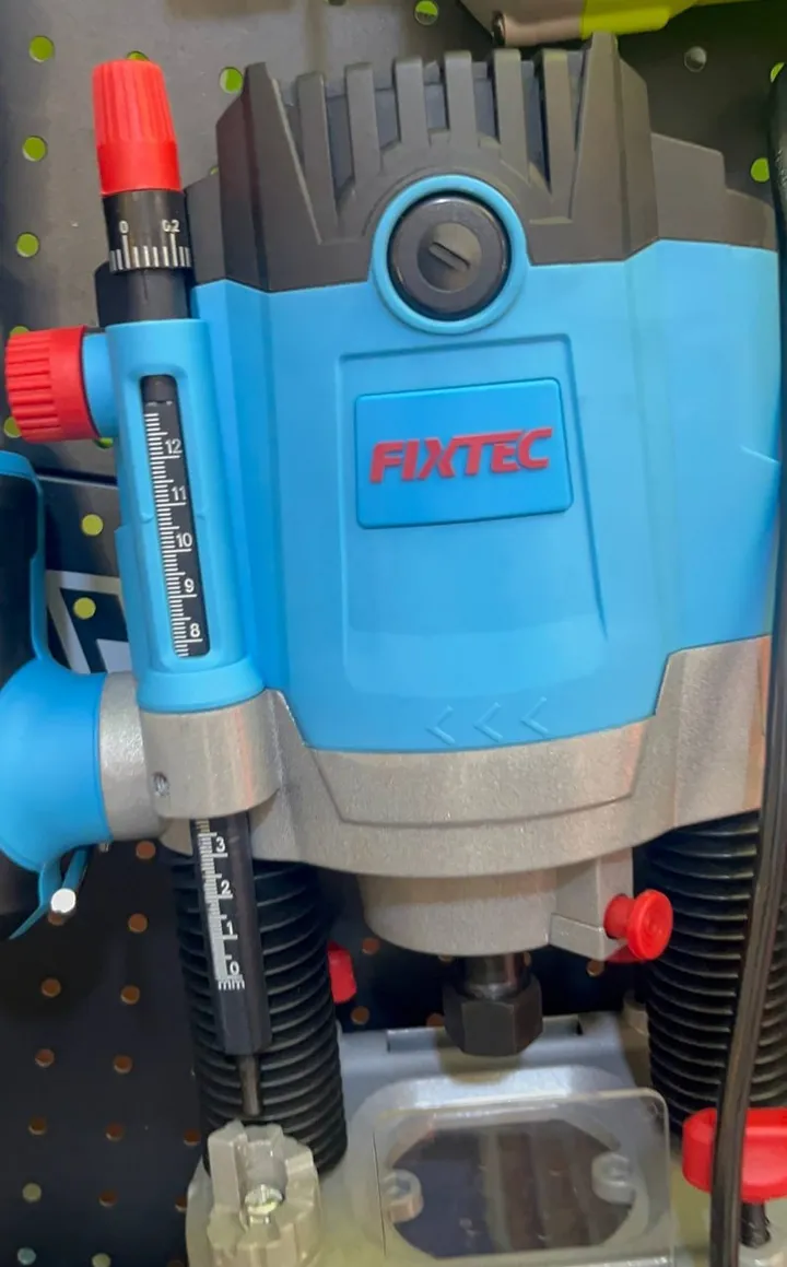 FXT 800Watt Wood Router – photo 3