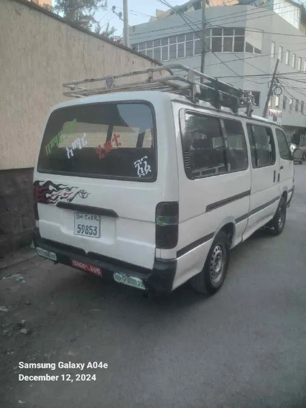 2004 Toyota Hiace Manual Van – photo 9