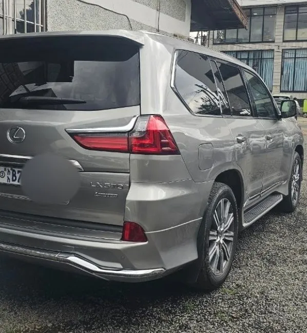 Lexus LX 570 Limited 2016 – photo 5