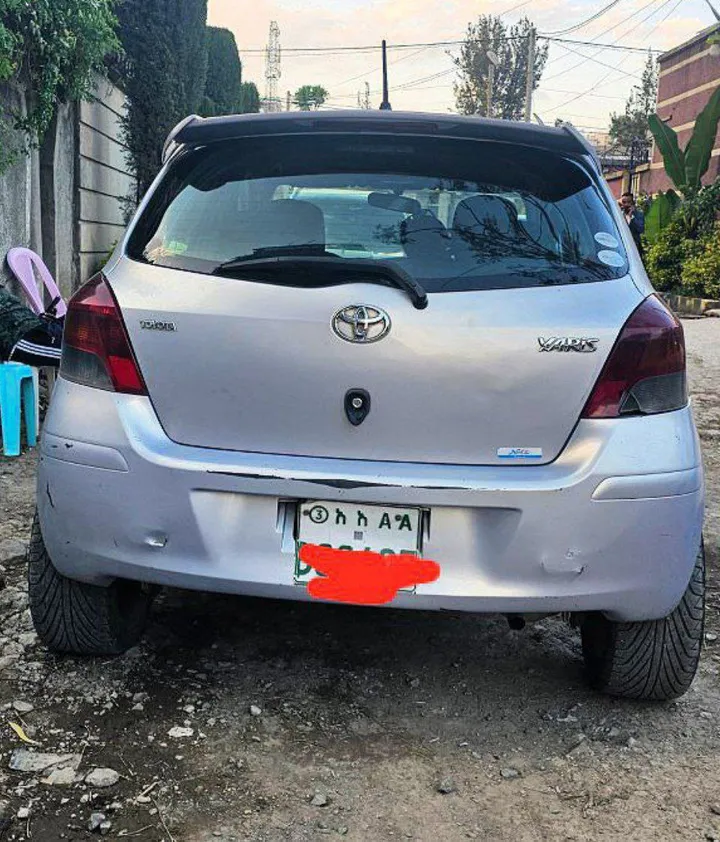 Toyota Yaris Compact 2010 – photo 5