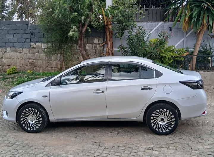Toyota Yaris Sedan 2014 Automatic – photo 3