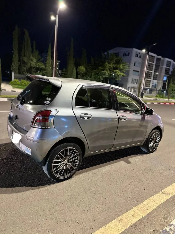 2009 Toyota Vitz Compact – photo 4