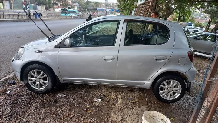 Toyota Vitz 2002 Automatic 1.3L – photo 5