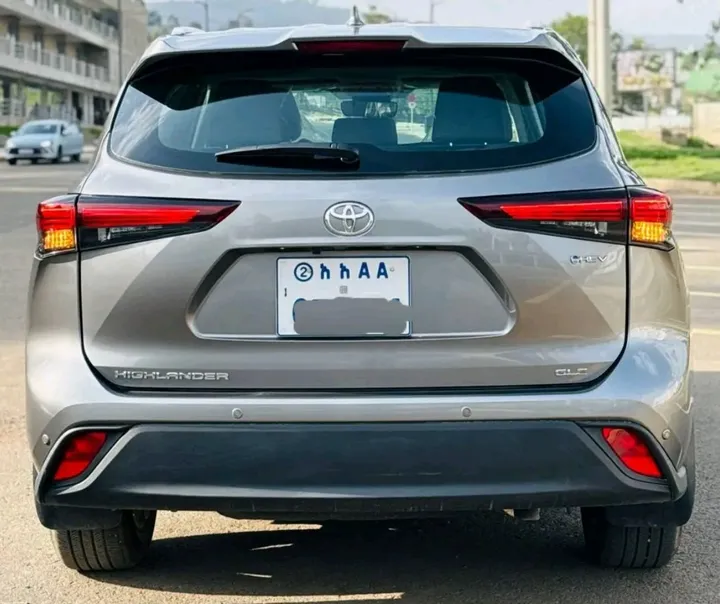 Toyota Highlander 2025 Hybrid SUV – photo 6