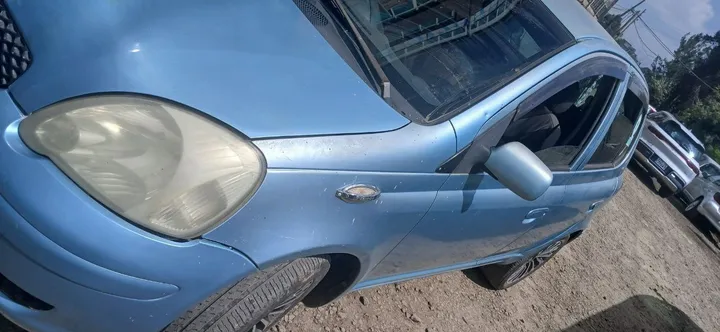 Toyota Vitz 2002 Automatic – photo 3