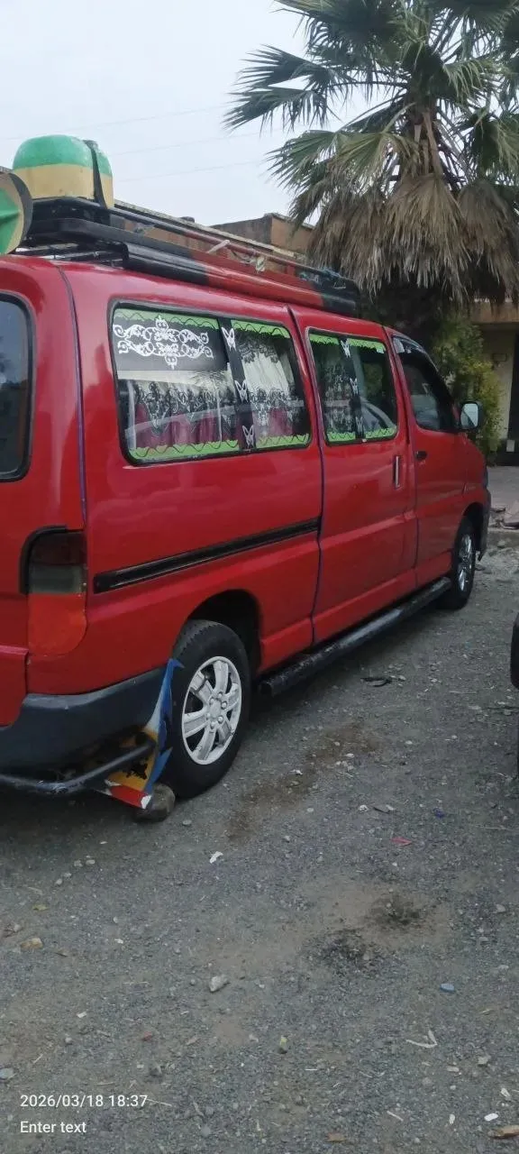 Red Toyota Van 2011 – photo 4