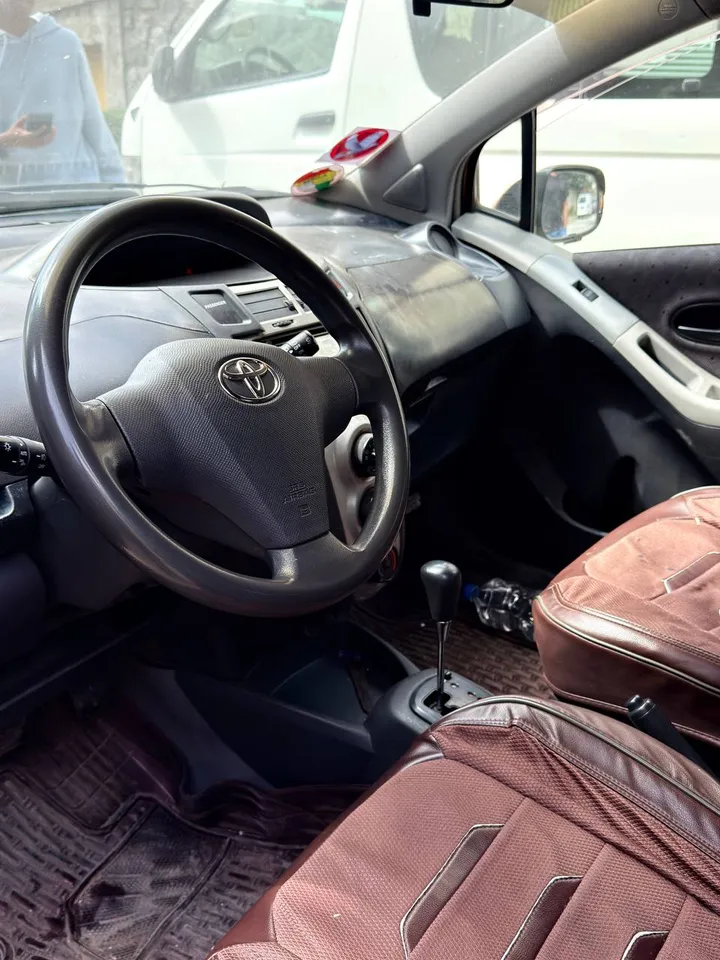 Toyota Yaris Compact 2009 – photo 7
