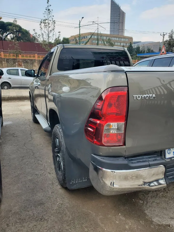 Toyota Hilux 2.4 Diesel Automatic – photo 3
