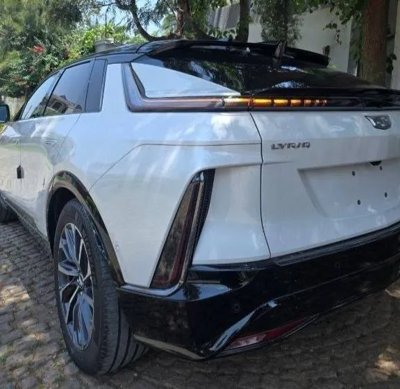 2024 Cadillac Lyriq 450E Electric SUV – photo 5
