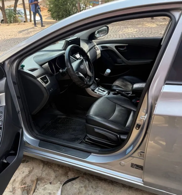 Hyundai Avante 2013 Automatic 1.6L – photo 3