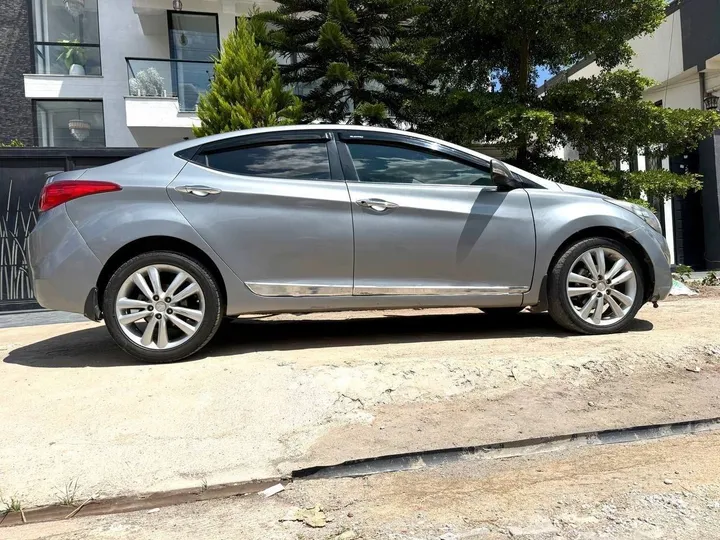 Hyundai Avante 2013 Automatic 1.6L – photo 4