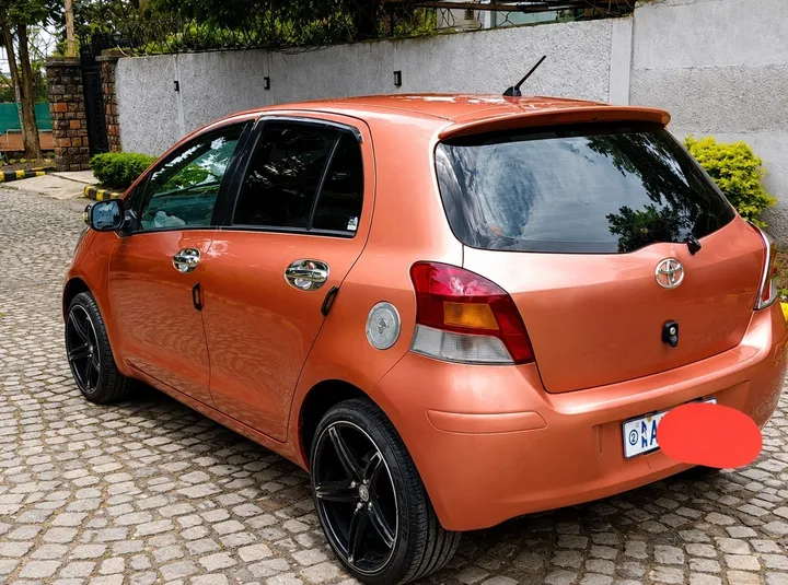 Toyota Yaris Compact 2009 – photo 3