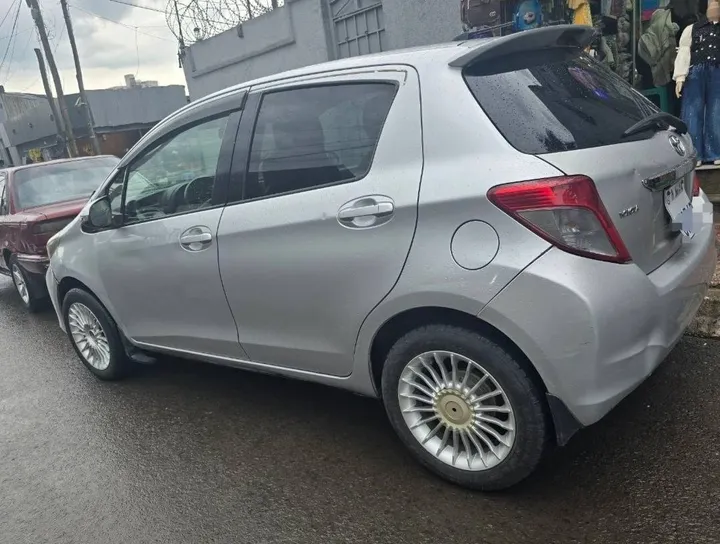 Toyota Yaris 2012 Automatic – photo 3