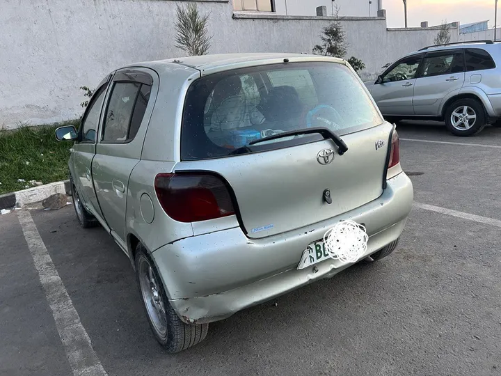Toyota Vitz 2001 Automatic – photo 3