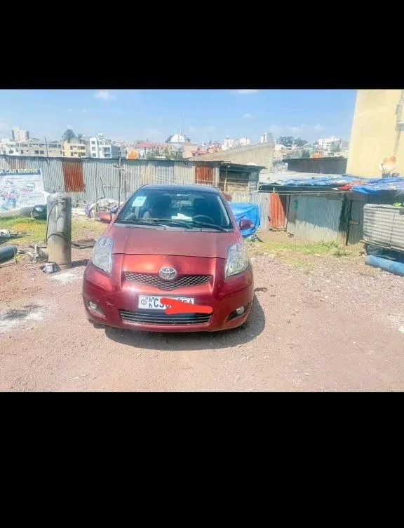Toyota Yaris Compact 2010 – photo 4