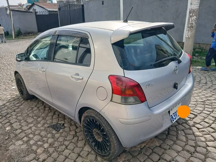 Toyota Yaris Compact 2010 – photo 3