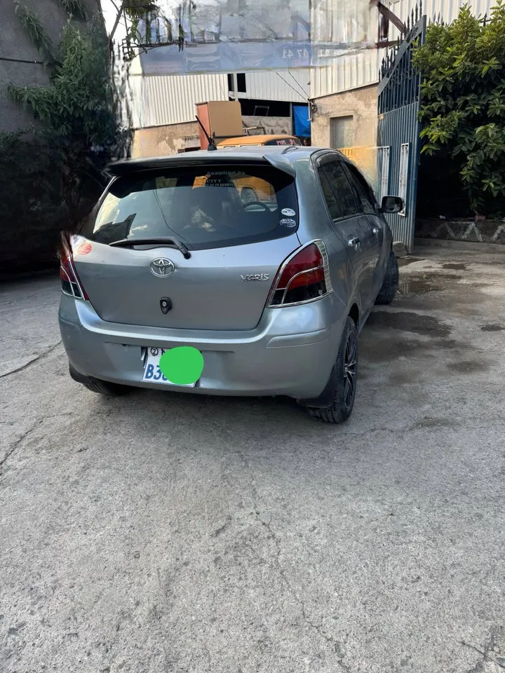 2010 Toyota Yaris Compact – photo 6