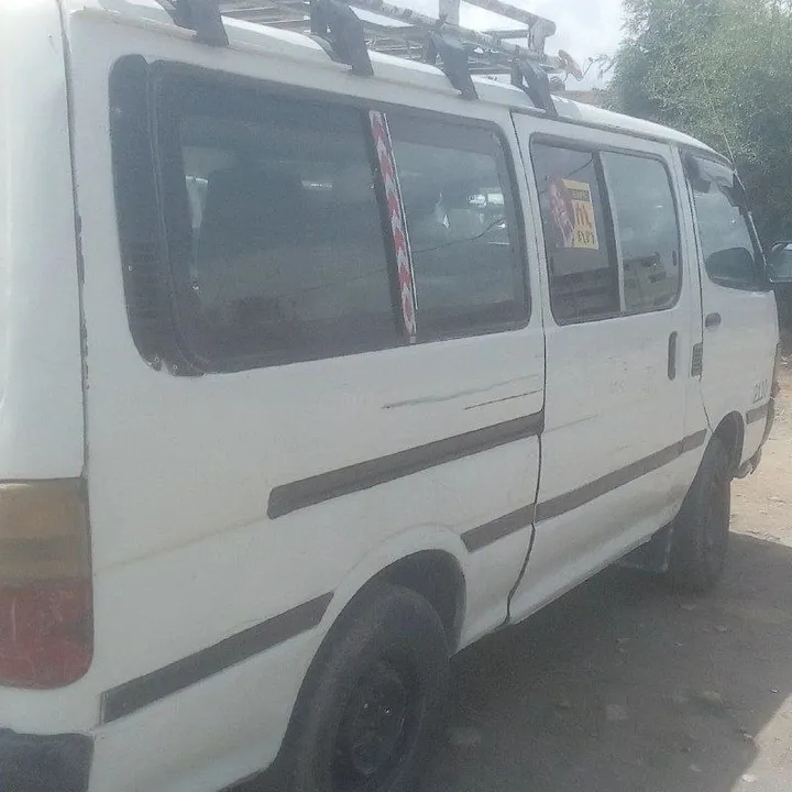 2004 Toyota Hiace 5L Van – photo 5