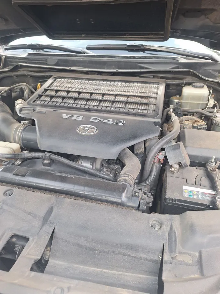 Toyota Landcruiser G-XR V8 Automatic – photo 6
