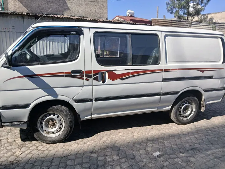 Toyota HiAce Half Van 1995 – photo 3